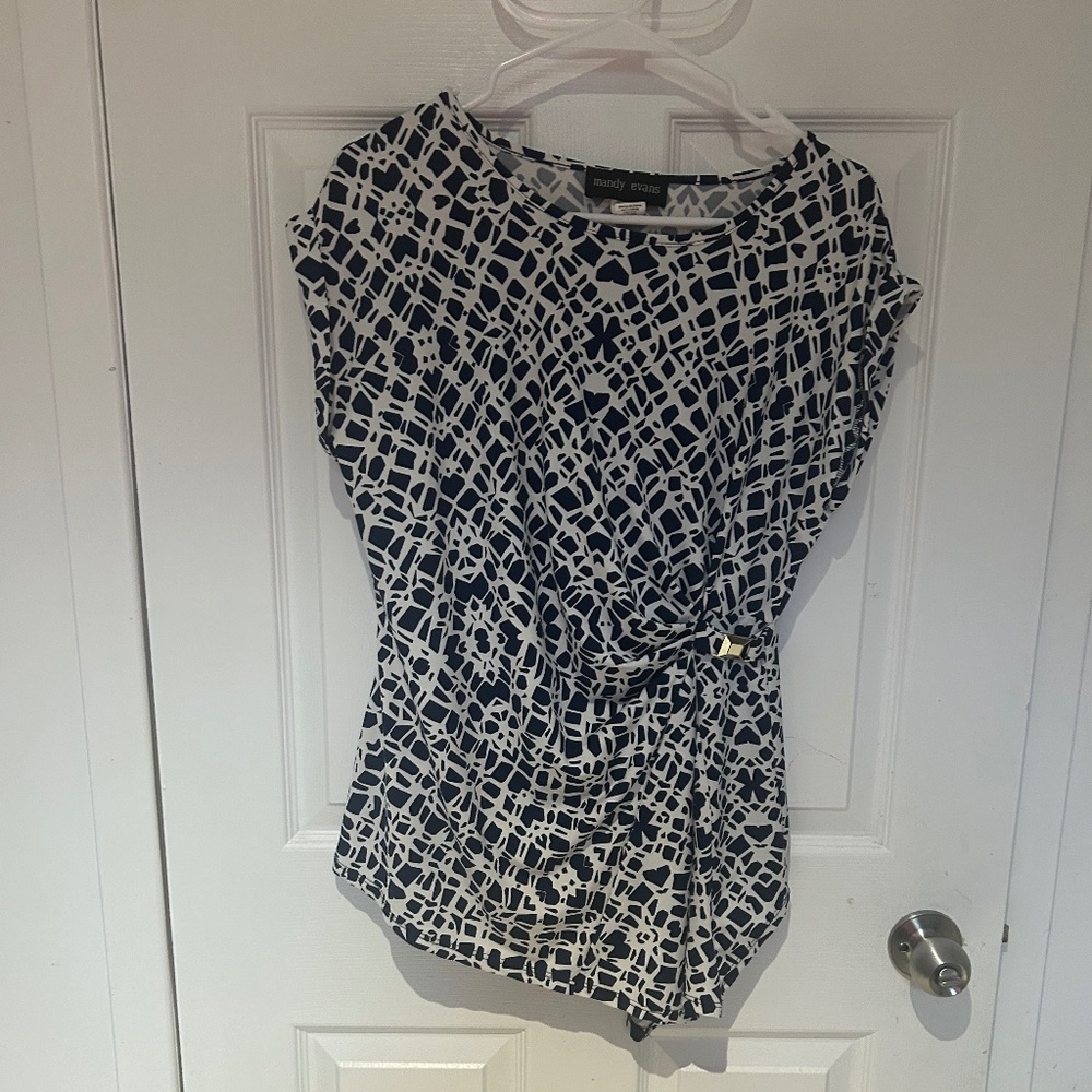 Stylisé Blue and White top